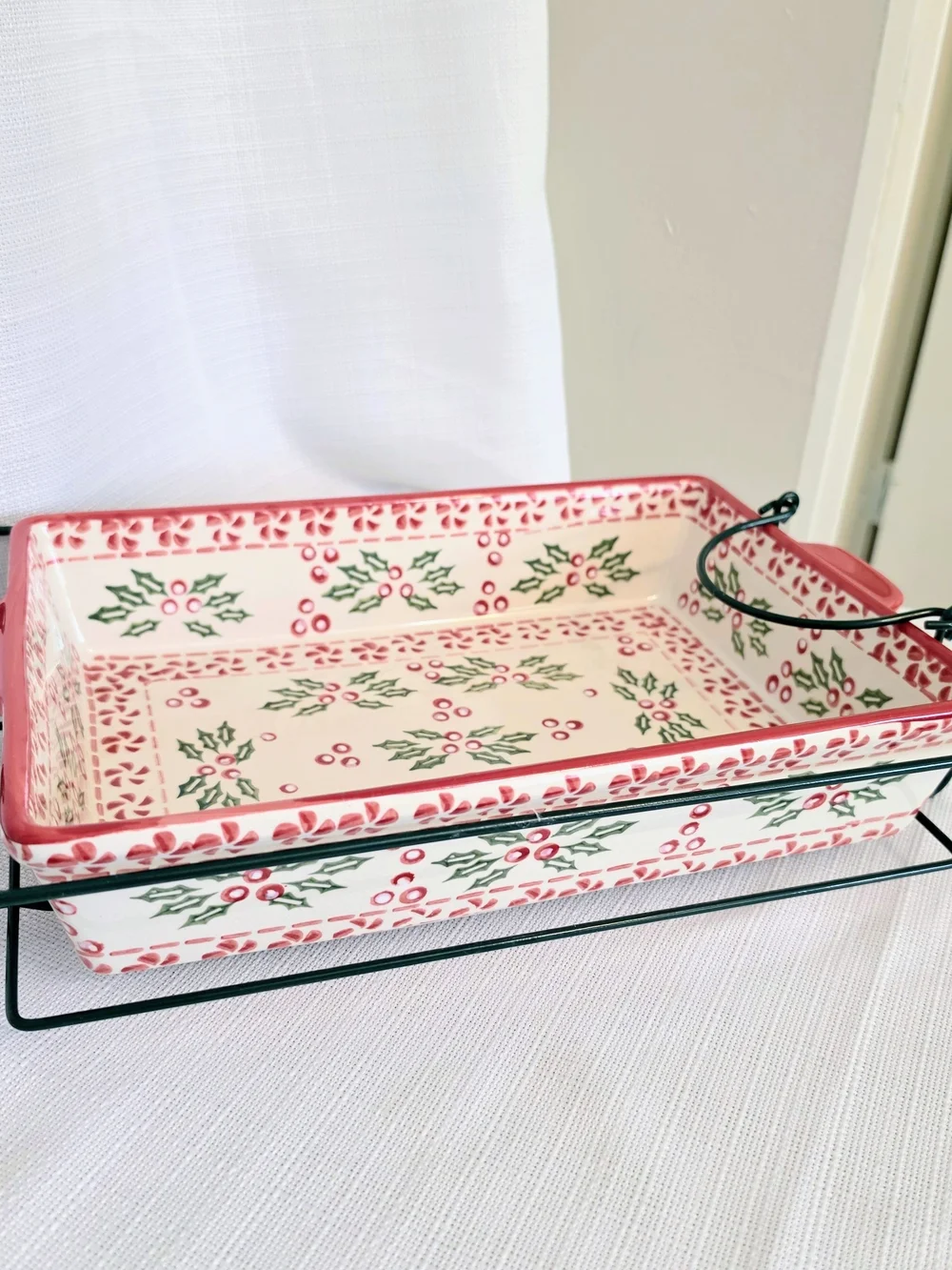 Temptations Peppermint Holly Casserole Dish W Carry Rack 9x13 Christmas Cooking